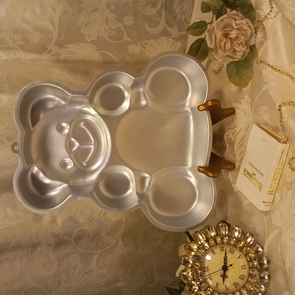 Vintage 1982 Aluminum Wilton Bear Cake/Quick Bread Pan #502-3754 | 11.5”x12"x 2”